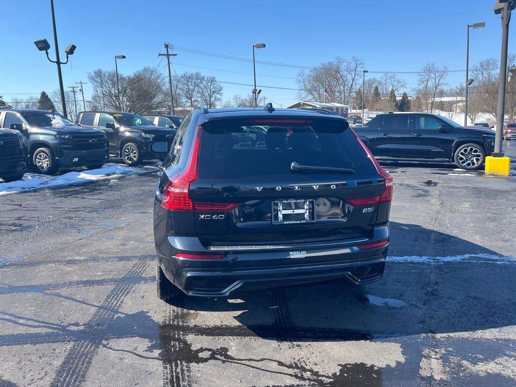 Used 2023 Volvo XC60 B5 Plus AWD/4WD image 4