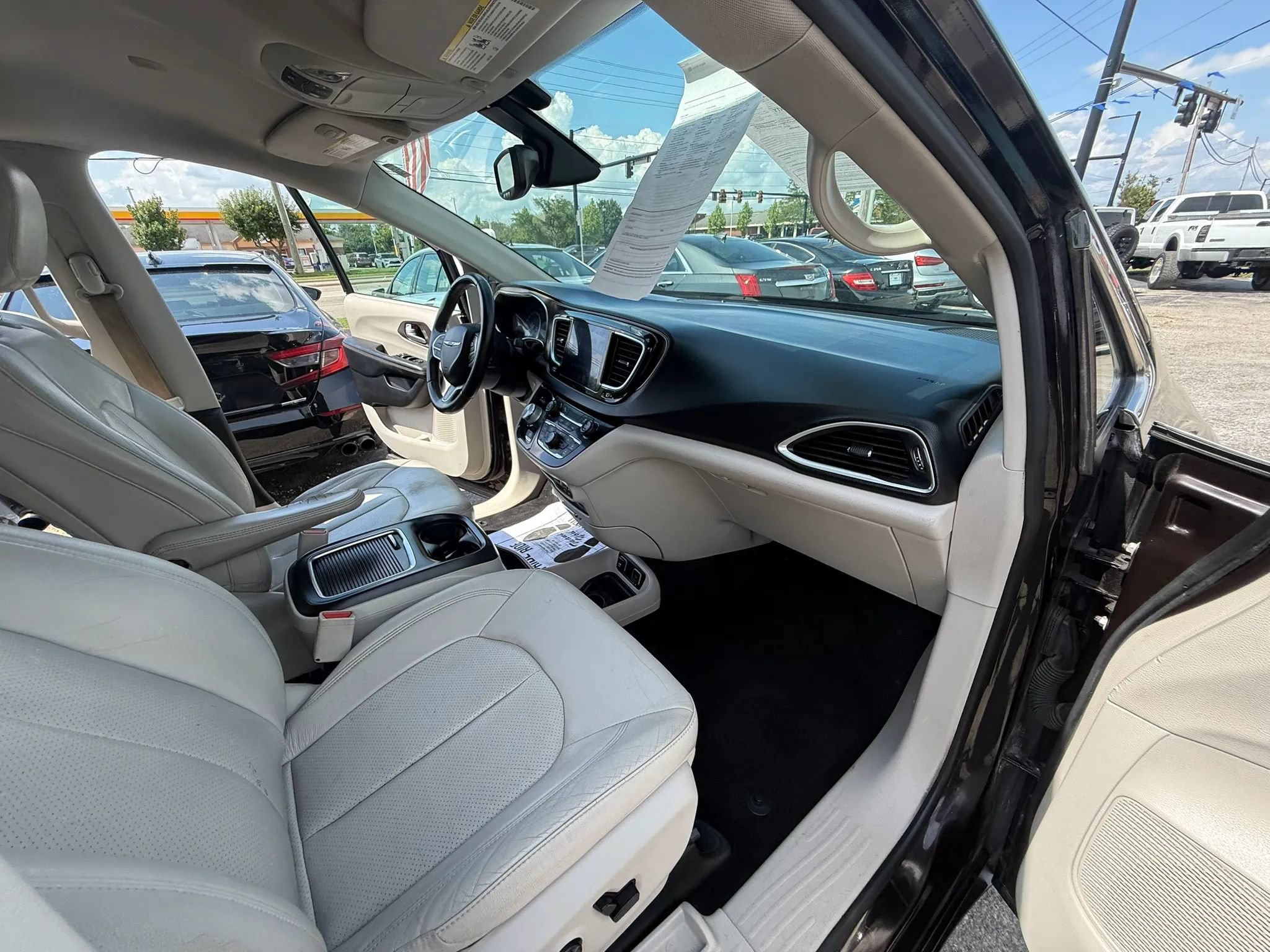 Used 2017 Chrysler Pacifica Touring-L Plus FWD image 23