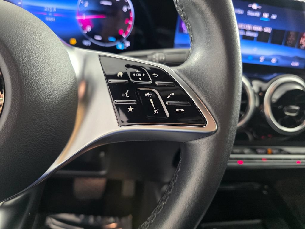 Certified 2025 Mercedes-Benz GLA 250 image 19