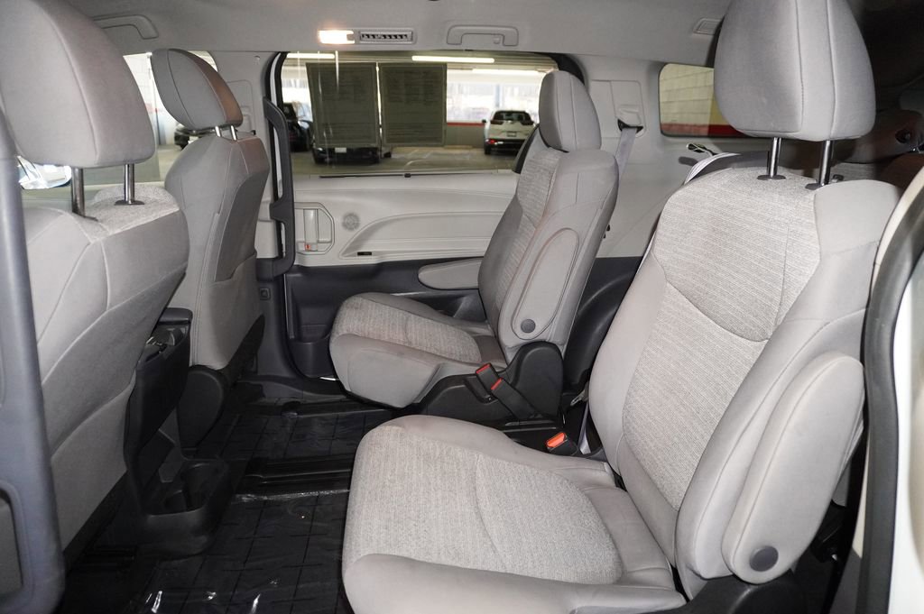 Certified 2022 Toyota Sienna LE image 10
