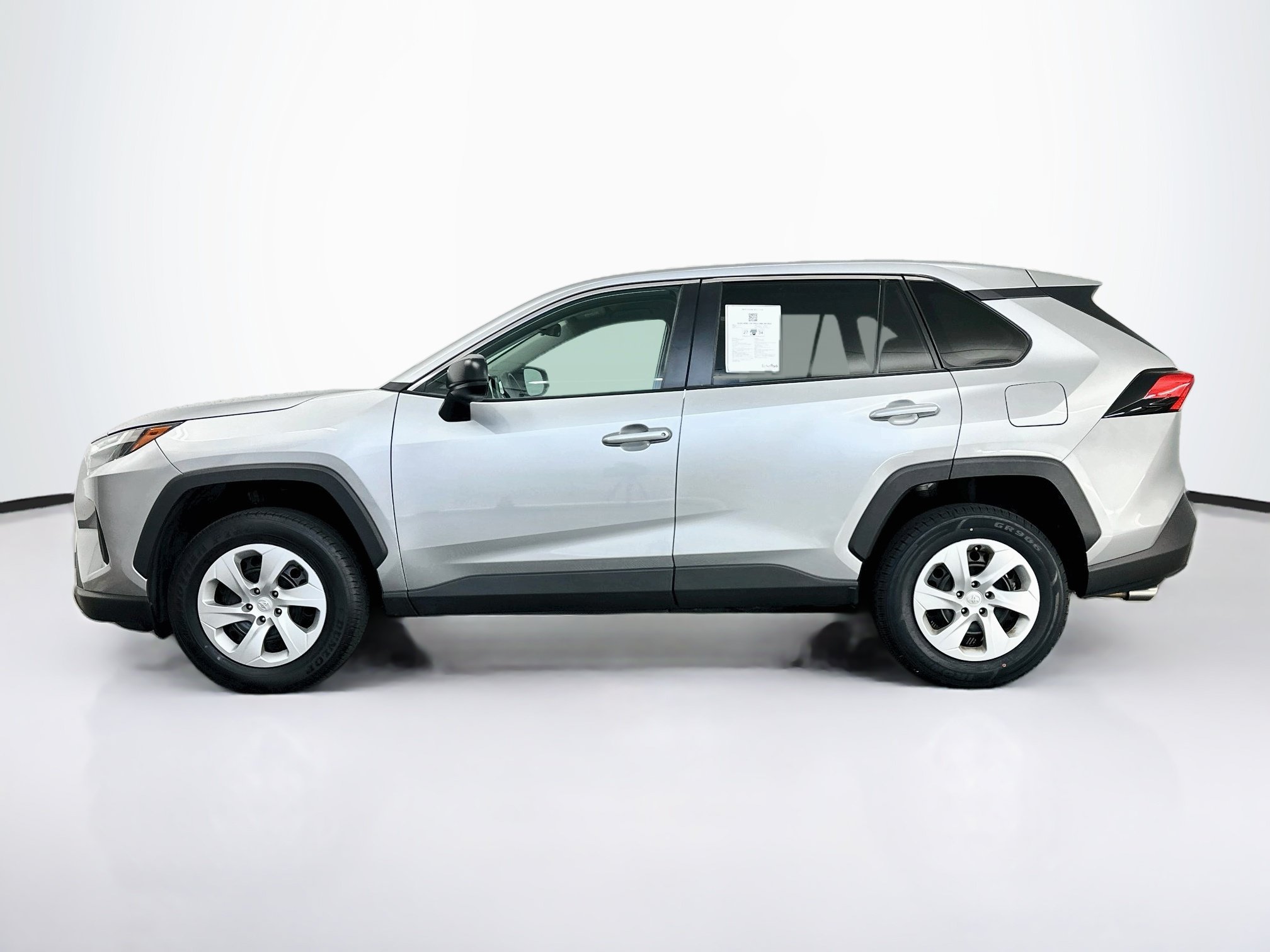 Used 2025 Toyota RAV4 LE AWD/4WD image 4