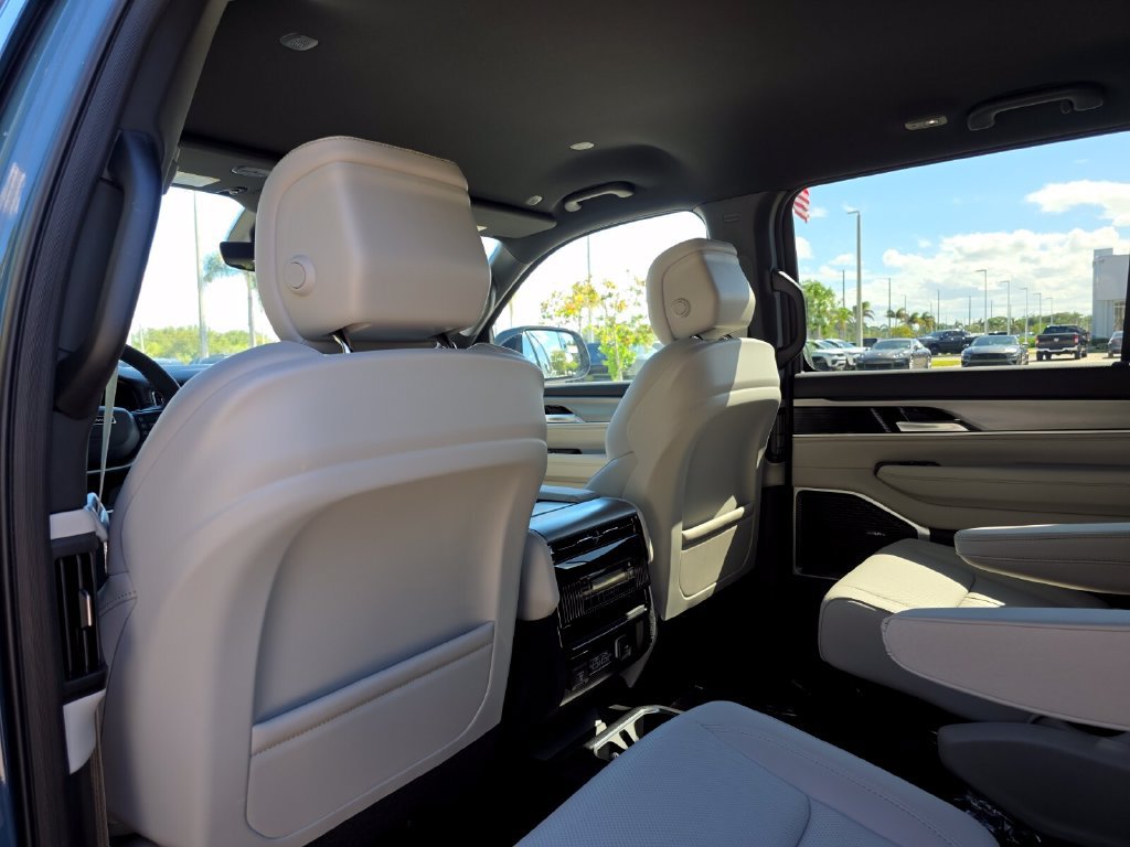 New 2027 Jeep Grand Wagoneer 4WD image 25