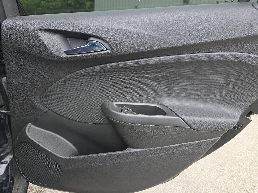 Used 2018 Chevrolet Cruze LS FWD image 16