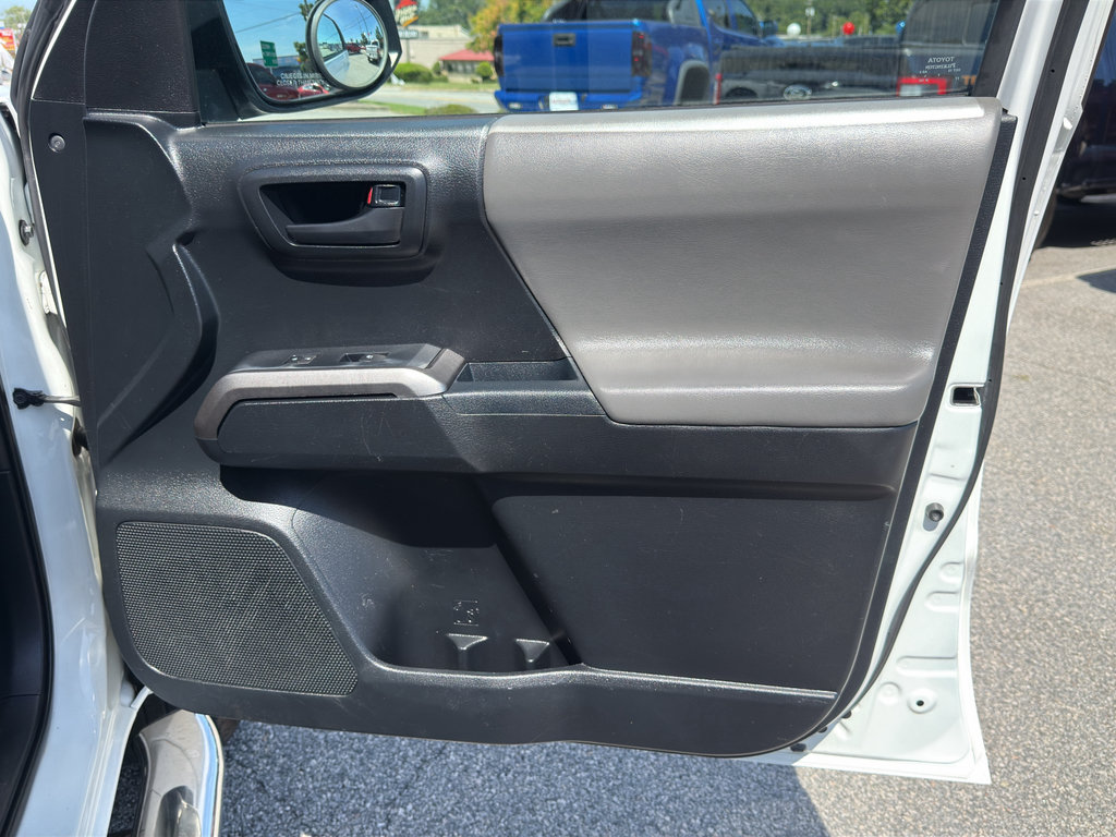 Used 2017 Toyota Tacoma SR5 w/ Tow Package RWD image 32