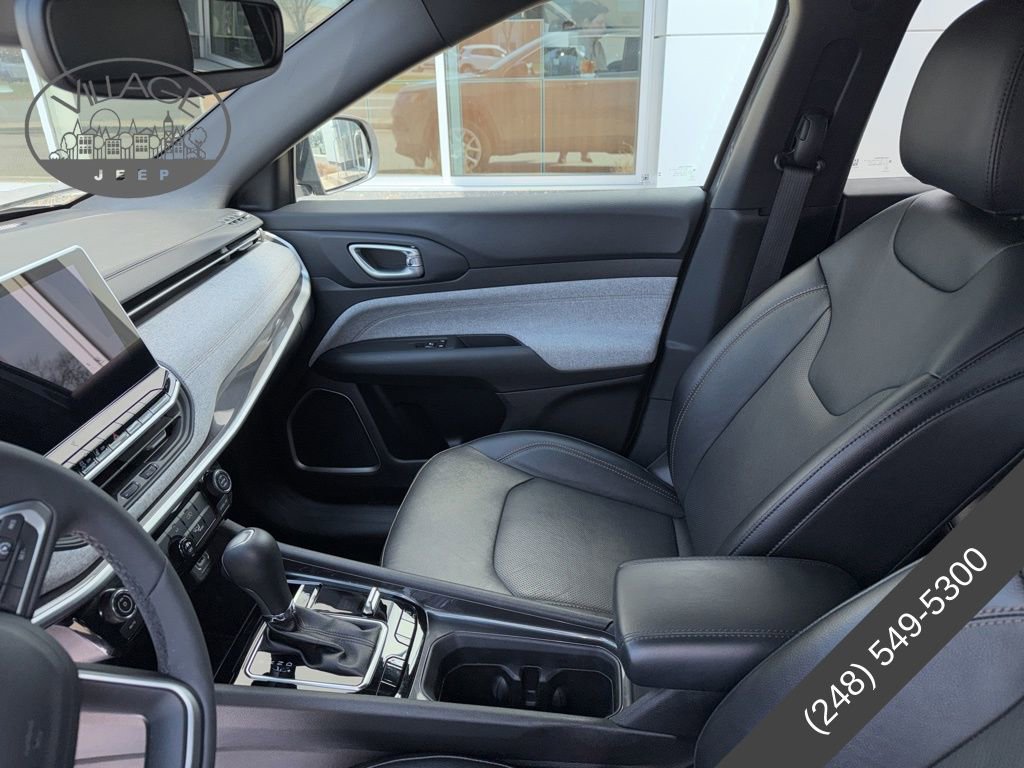 Used 2023 Jeep Compass Latitude image 13