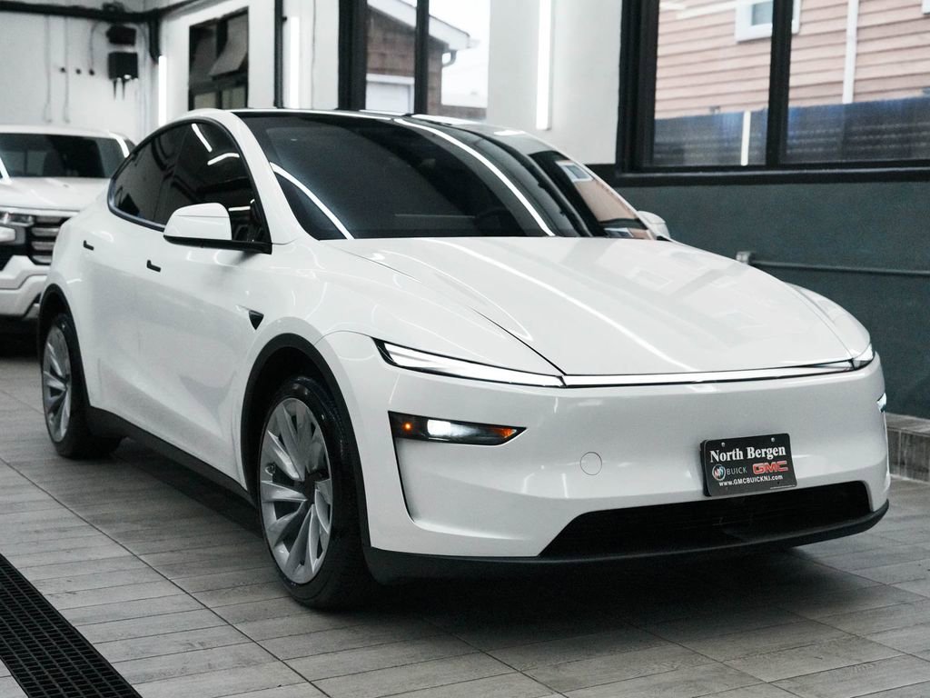 Used 2026 Tesla Model Y Long Range image 3