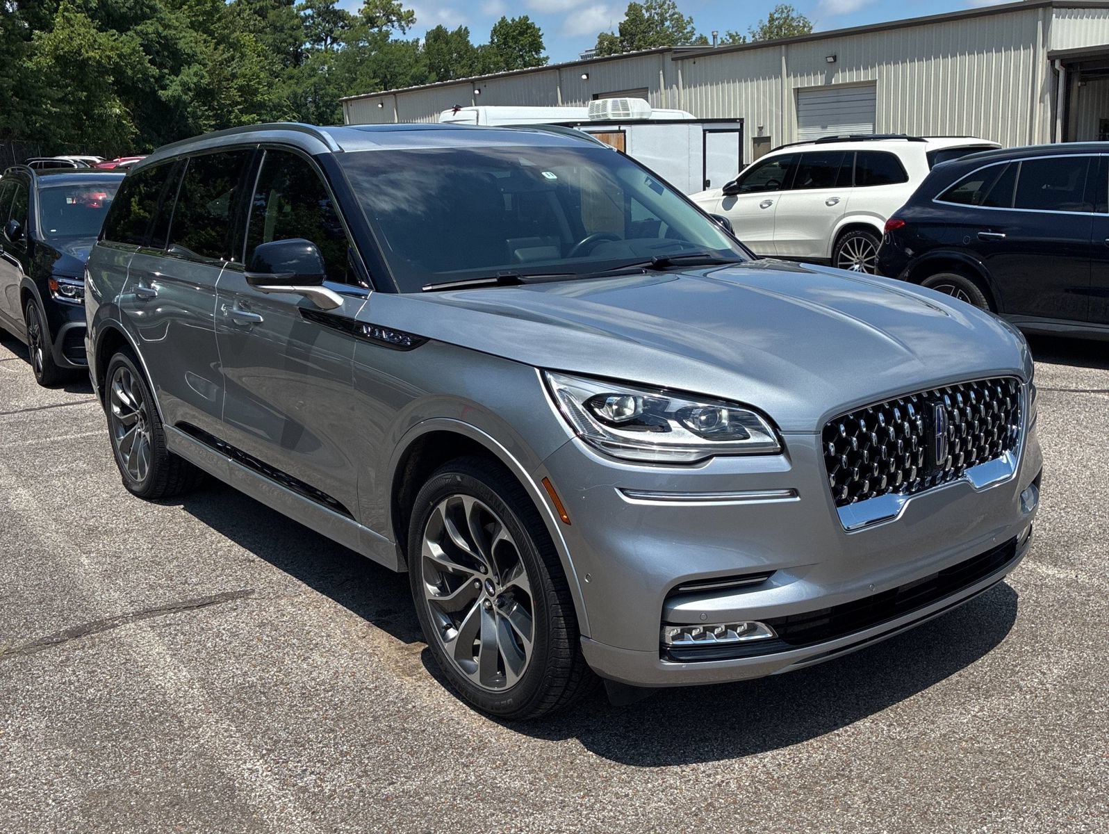 Used 2023 Lincoln Aviator Grand Touring w/ Equipment Group 301A AWD/4WD image 4