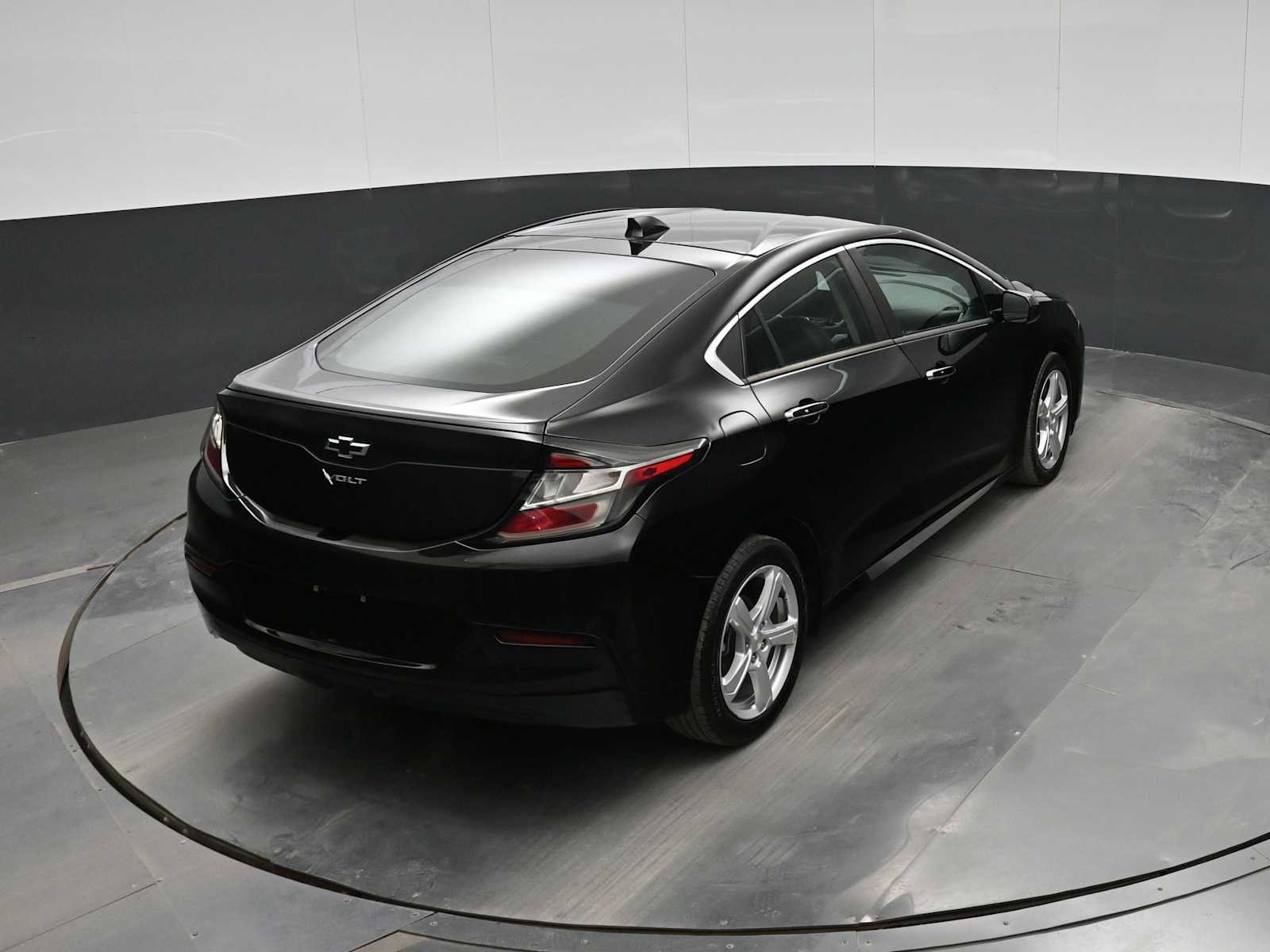 Used 2018 Chevrolet Volt LT w/ Comfort Package FWD image 28