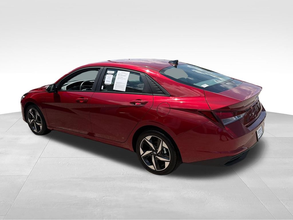 Used 2023 Hyundai Elantra SEL w/ Convenience Package FWD image 3