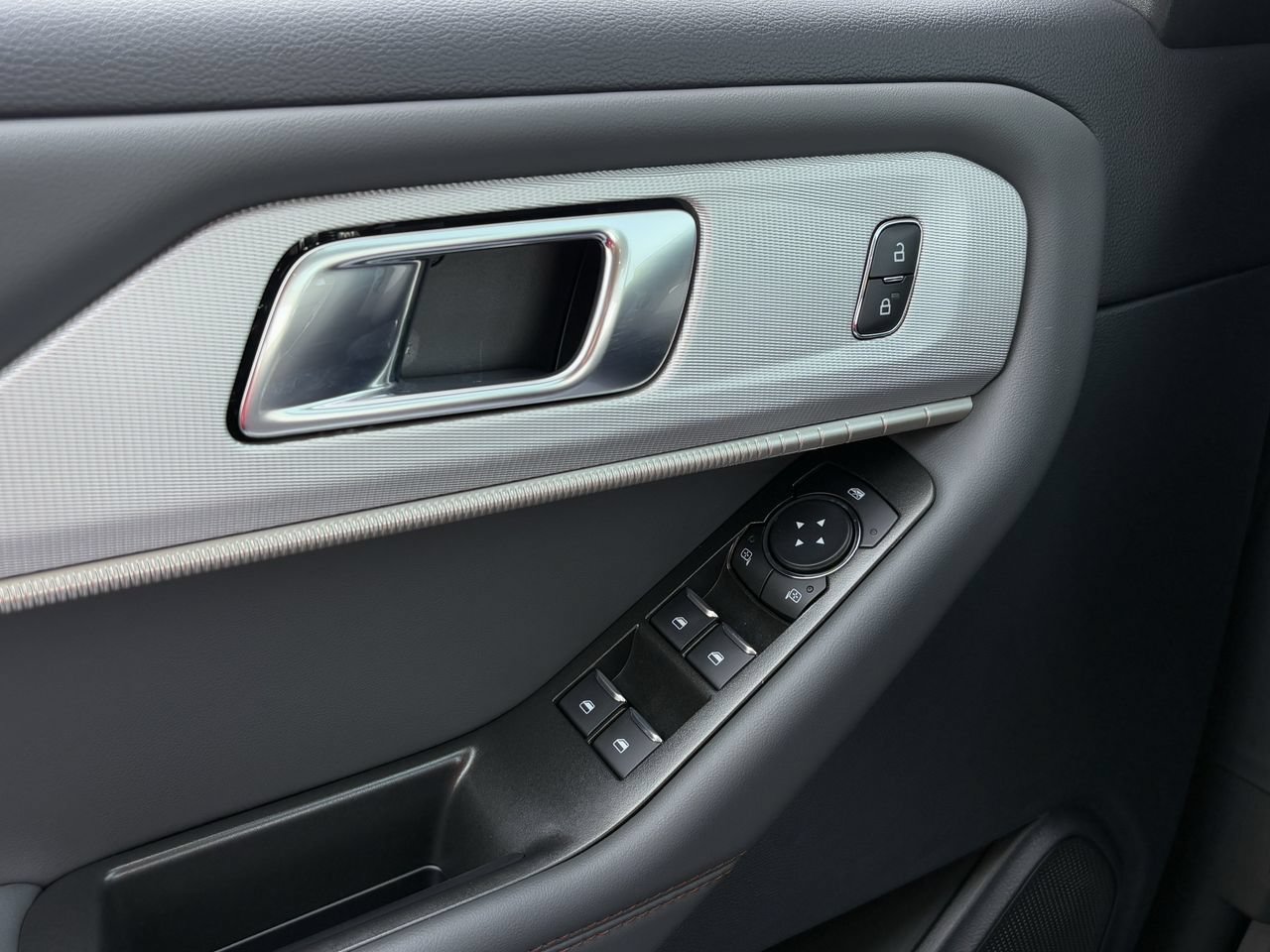 New 2026 Ford Explorer Active RWD image 22