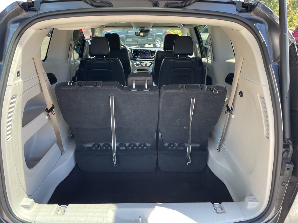 Used 2022 Chrysler Pacifica Touring-L FWD image 44