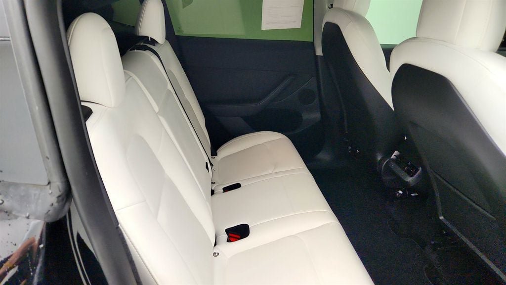 Used 2022 Tesla Model Y Performance AWD/4WD image 26