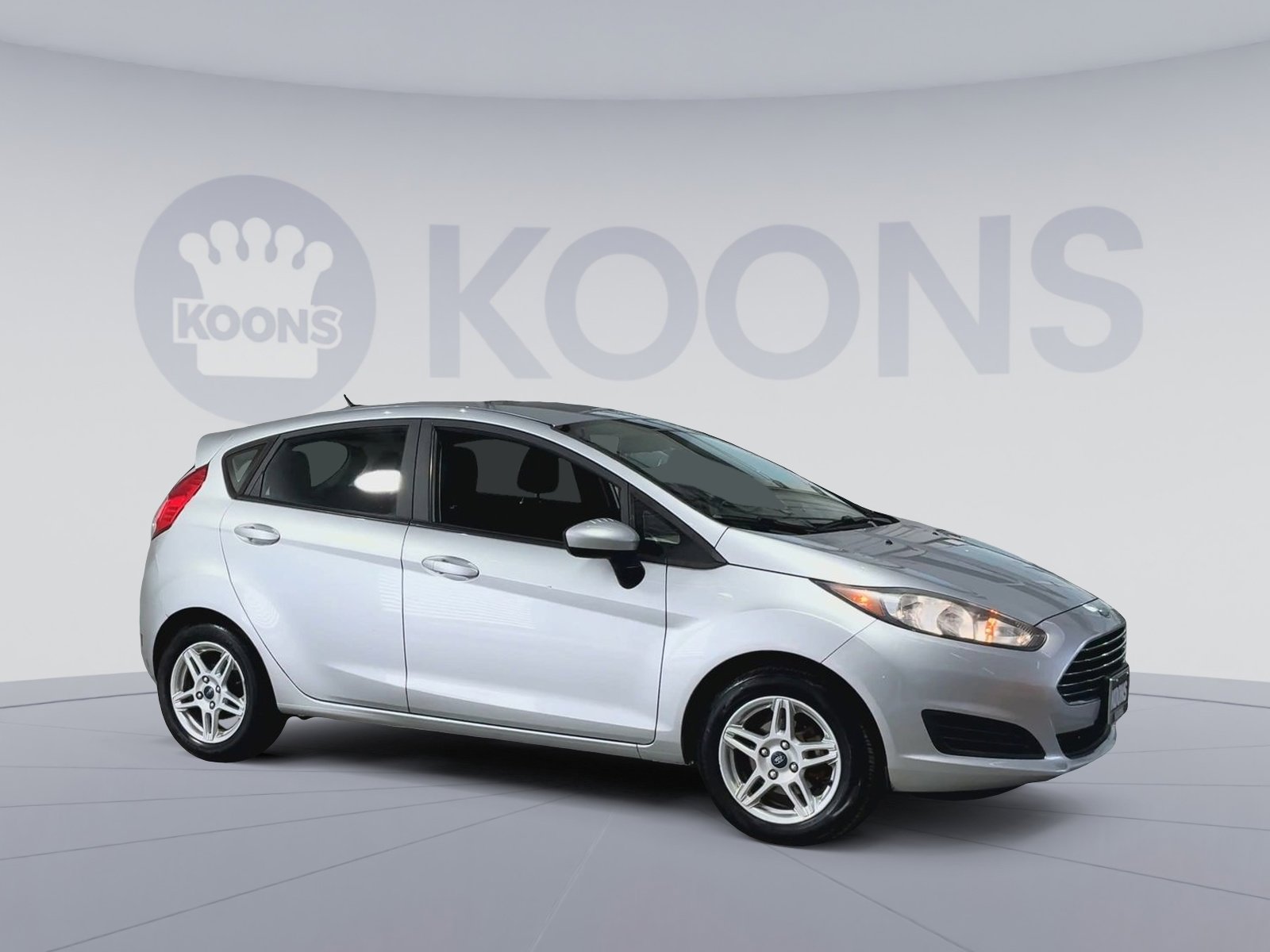 Used 2017 Ford Fiesta SE image 2