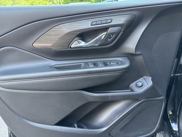 Used 2024 GMC Terrain SLT image 9