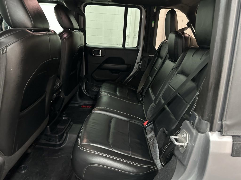 Used 2018 Jeep Wrangler Unlimited Sahara image 32