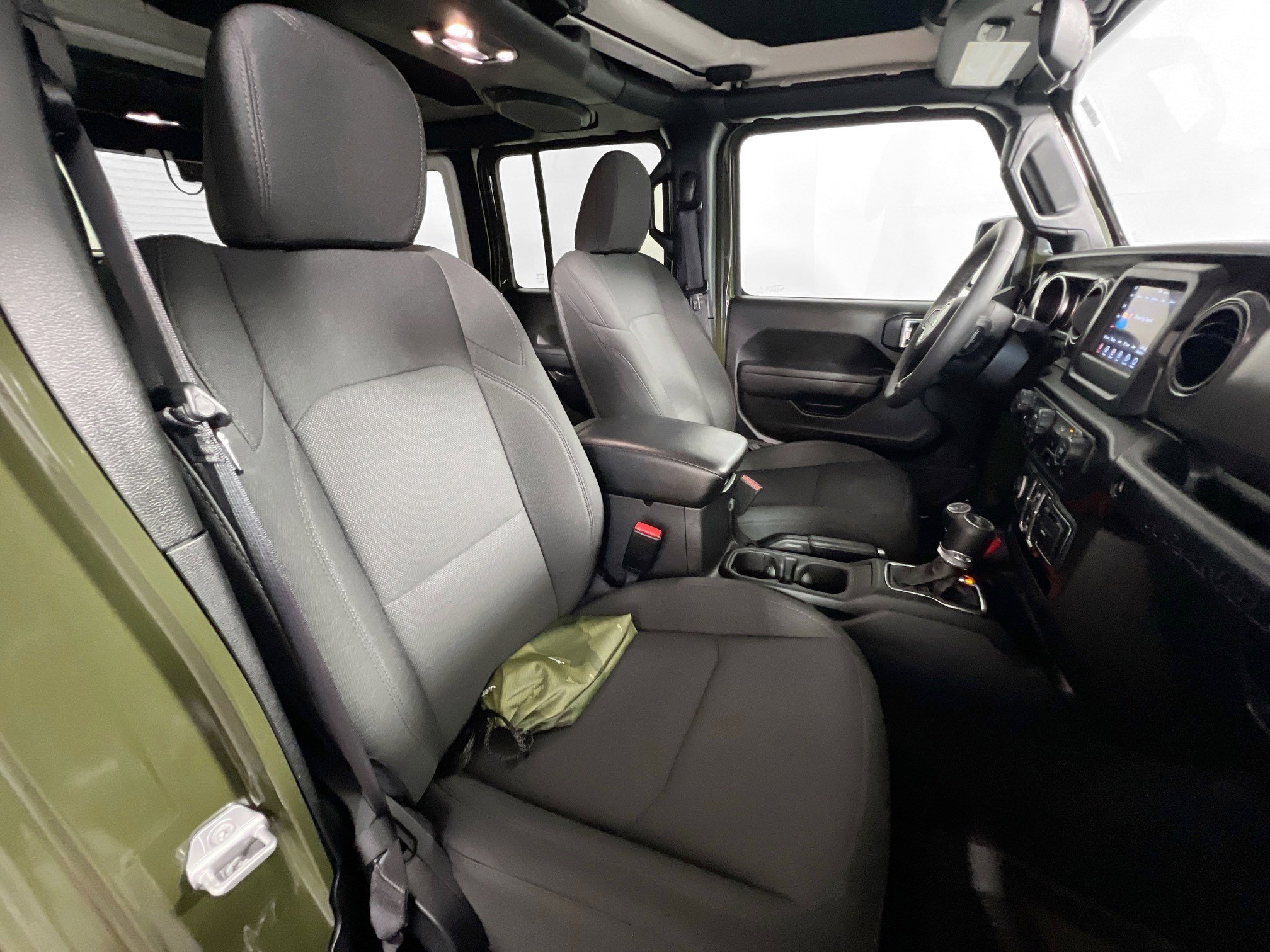 Used 2023 Jeep Wrangler Sport S image 31