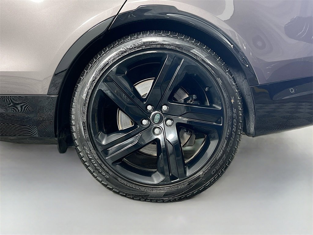 Used 2025 Land Rover Discovery Metropolitan Edition image 34