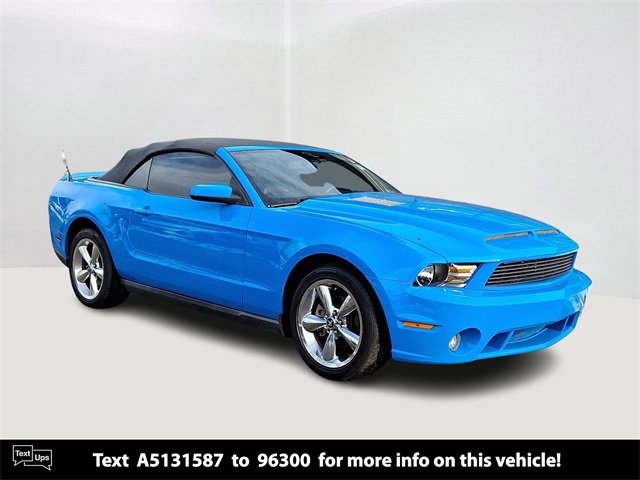 Used 2010 Ford Mustang Convertible image 1