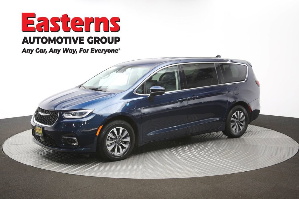 Used 2023 Chrysler Pacifica Touring-L FWD image 59