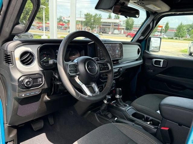 Used 2024 Jeep Wrangler Unlimited Sahara AWD/4WD image 12