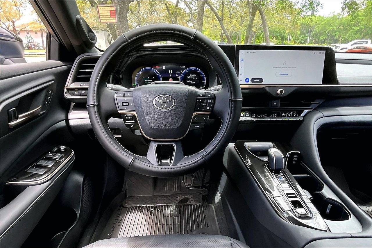 Used 2025 Toyota Crown Signia w/ Advanced Technology Package image 8