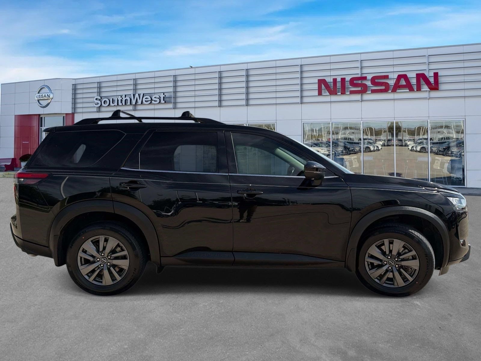 Used 2022 Nissan Pathfinder SV w/ SV Black Package FWD image 3