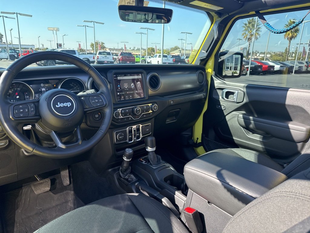 Used 2023 Jeep Wrangler Willys 4xe w/ Sun & Screen Package image 18