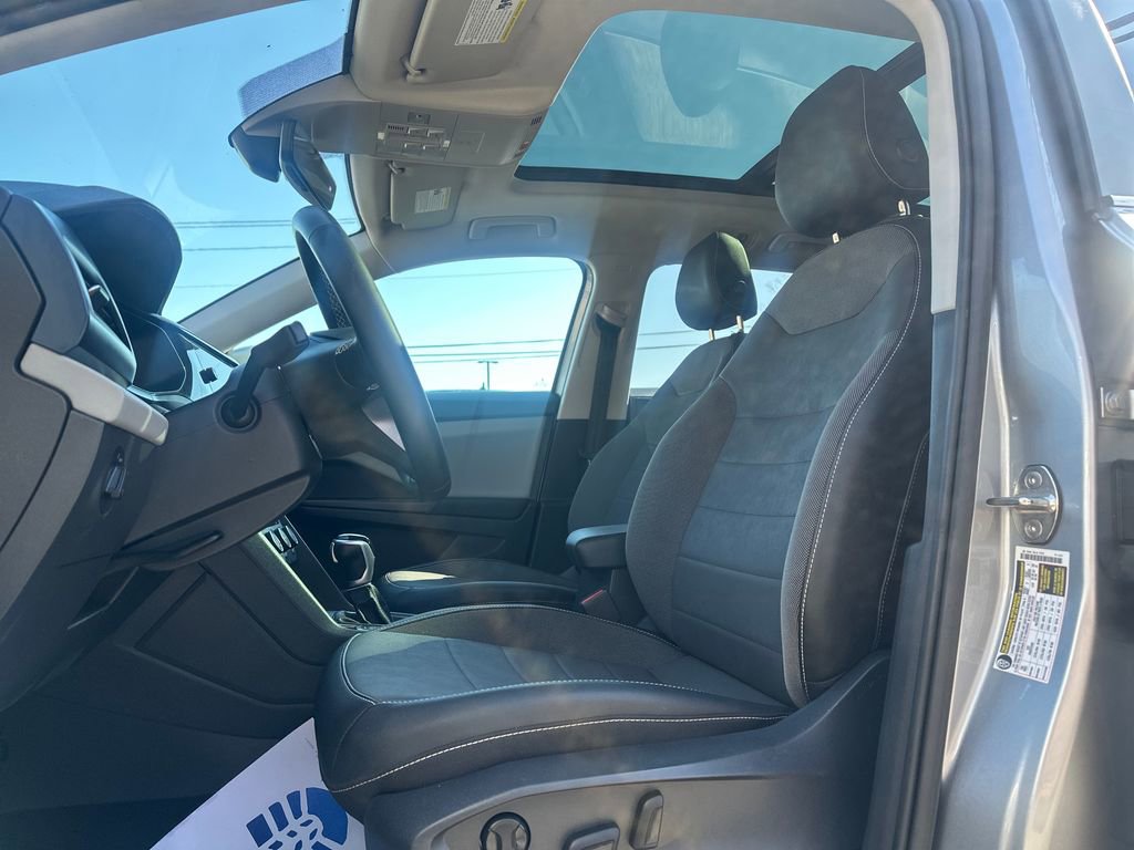 Certified 2022 Volkswagen Taos SE image 3