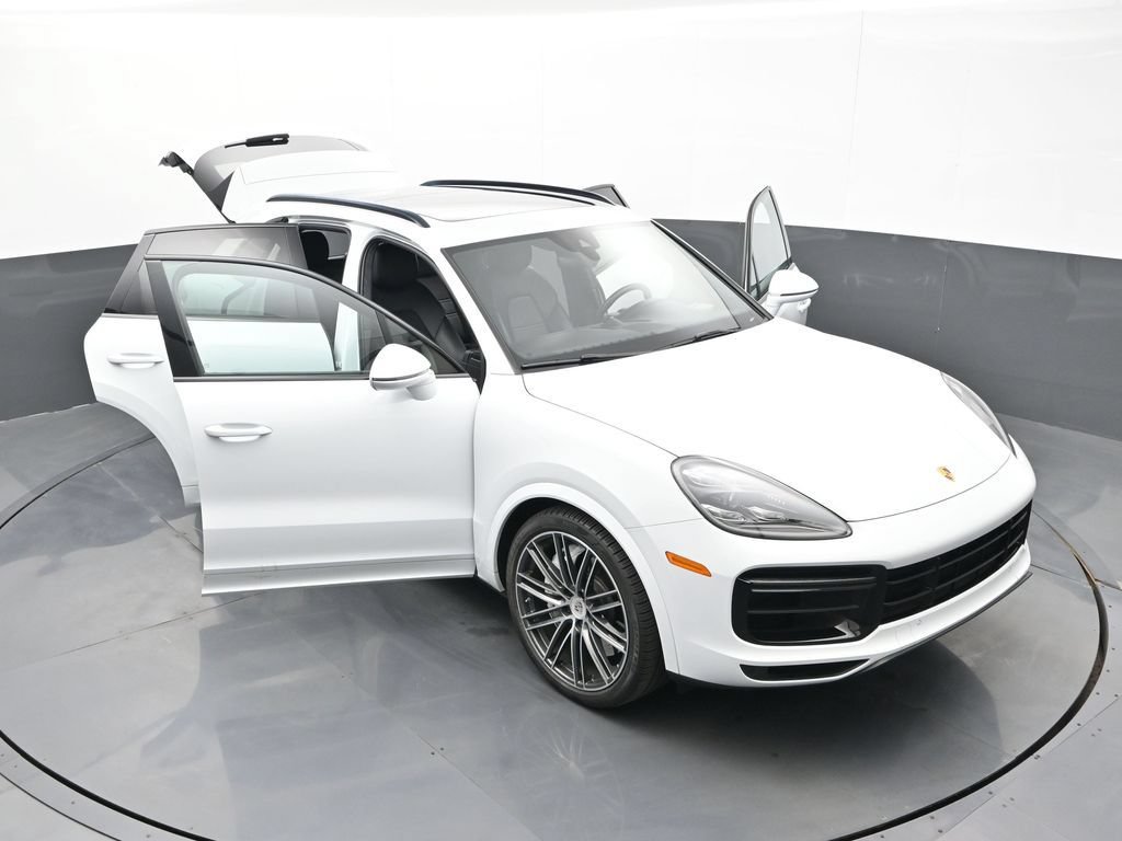Certified 2021 Porsche Cayenne Turbo AWD/4WD image 33