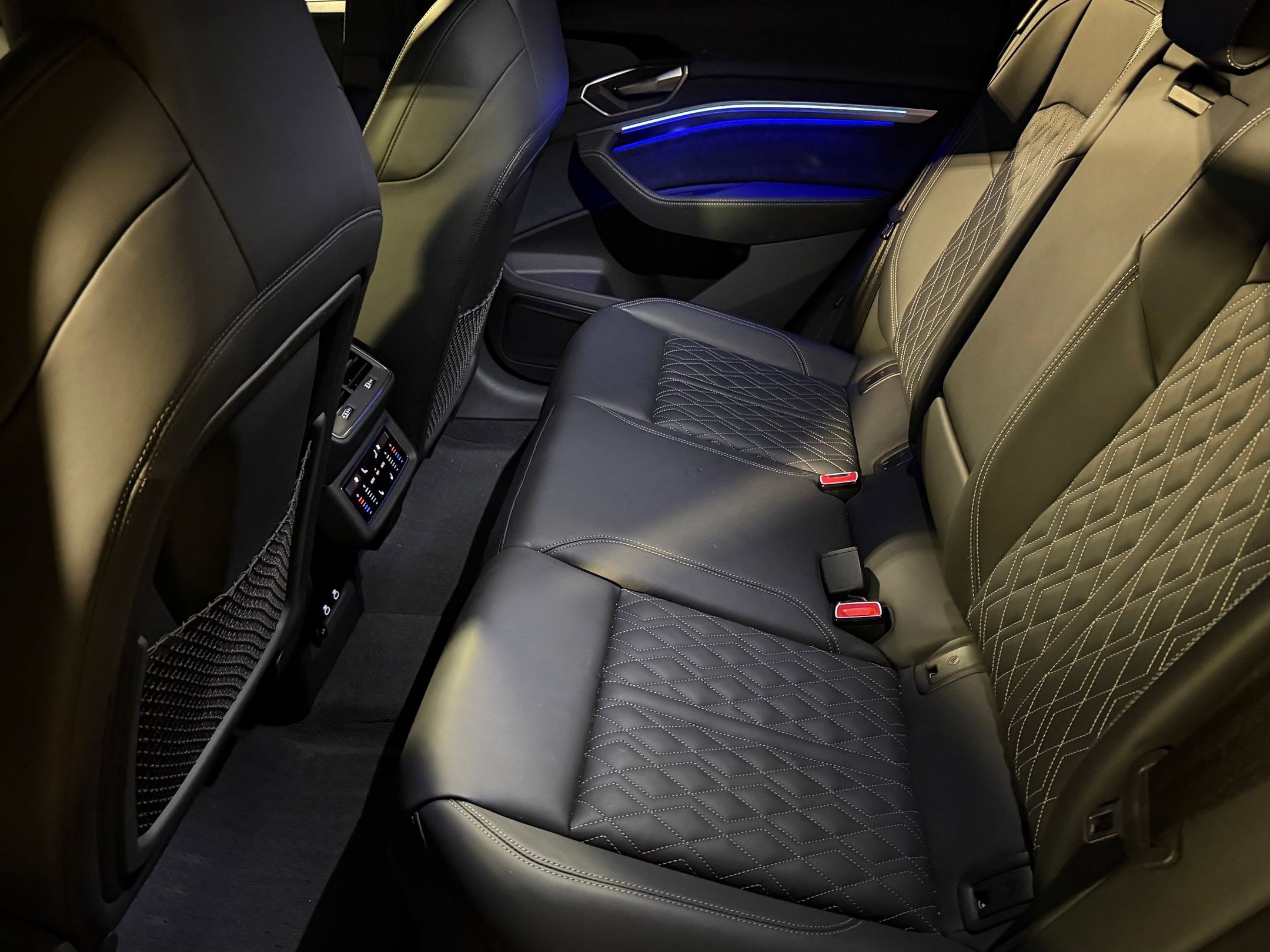 Used 2024 Audi SQ8 e-tron Premium Plus w/ Black Optic Package AWD/4WD image 23