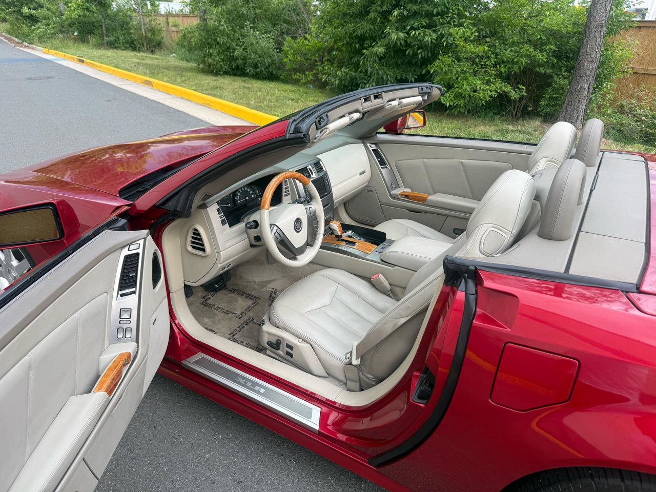 Used 2004 Cadillac XLR RWD image 23