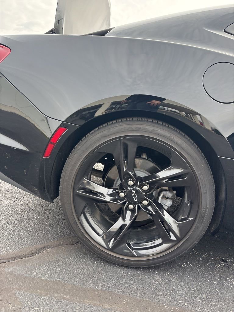 Used 2023 Chevrolet Camaro LT w/ Technology Package image 10
