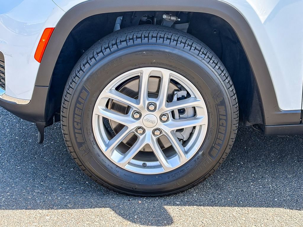 Used 2021 Jeep Grand Cherokee L Laredo w/ Luxury Tech Group I RWD image 13