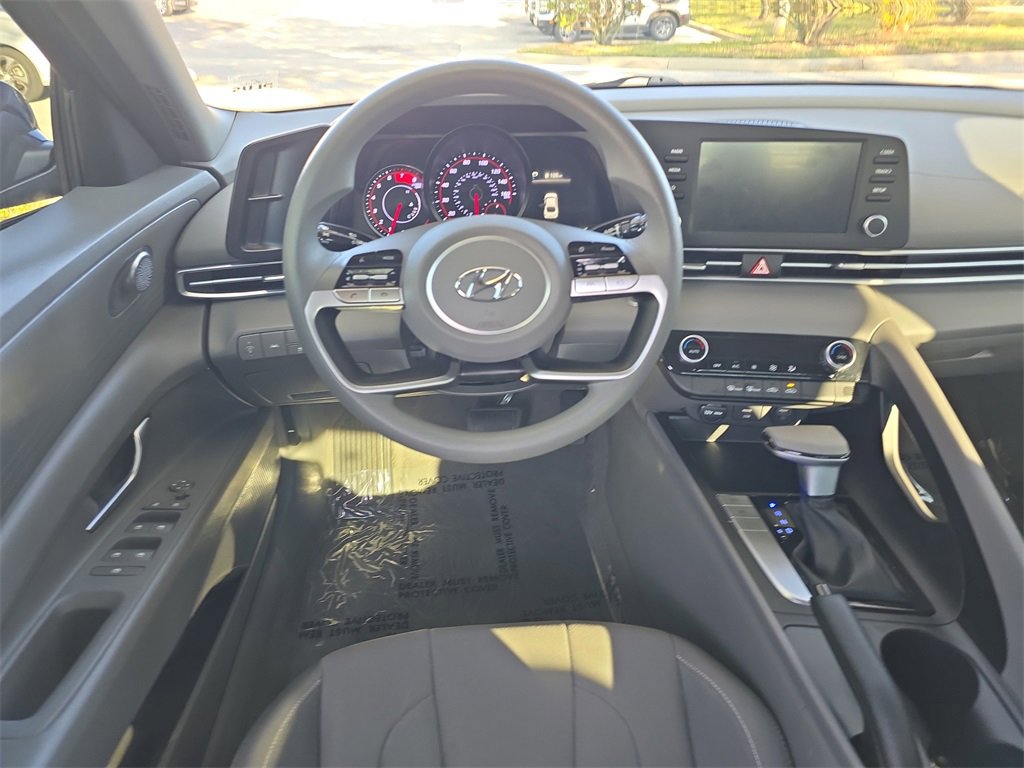 Used 2023 Hyundai Elantra SEL image 10