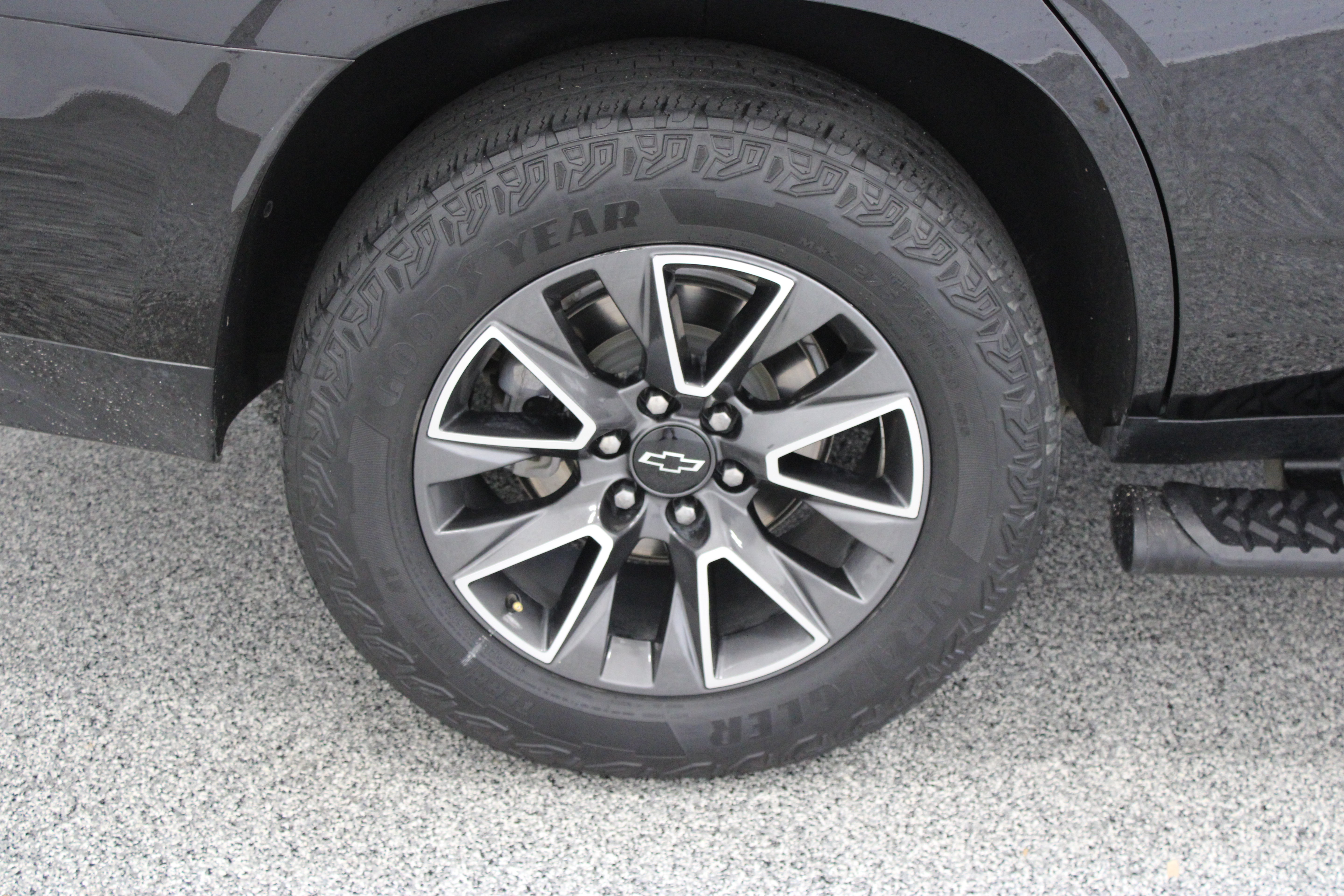 Used 2023 Chevrolet Tahoe Z71 w/ Z71 Off-Road Package AWD/4WD image 6
