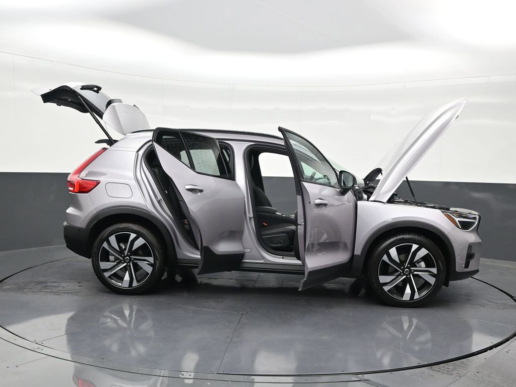 New 2026 Volvo XC40 B5 Plus AWD/4WD image 31