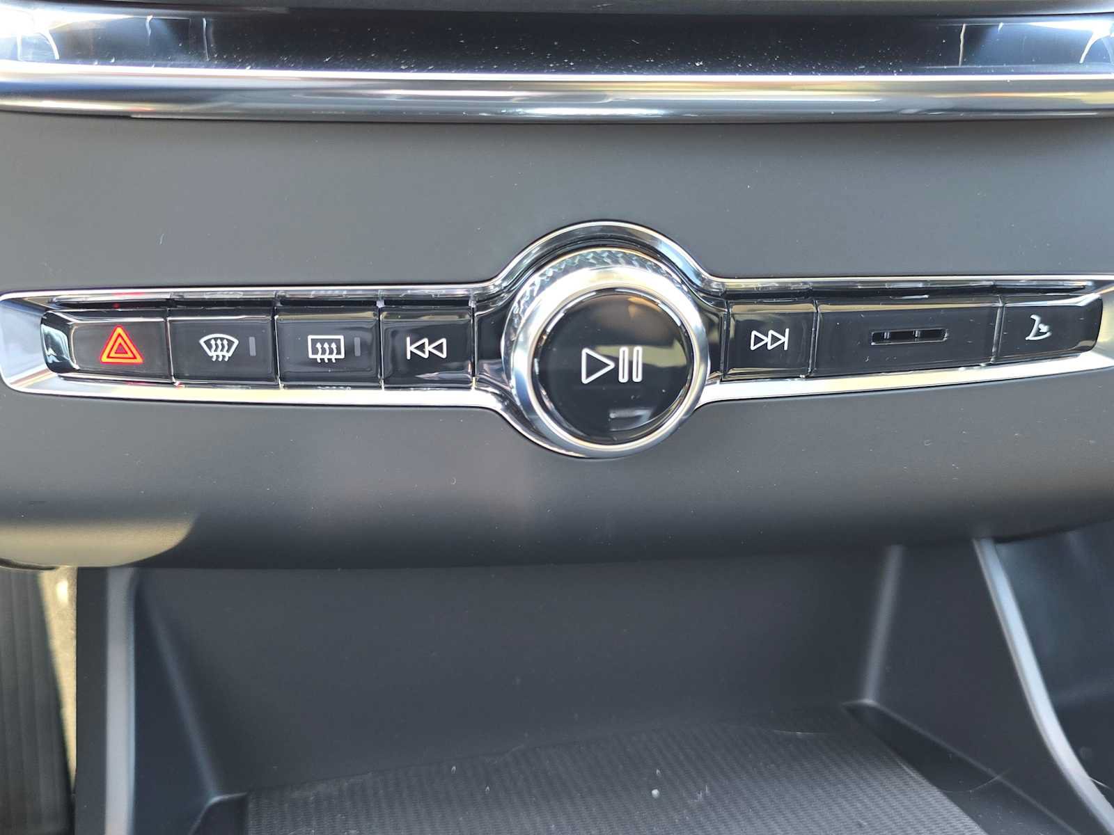 New 2026 Volvo XC90 B6 Plus w/ Protection Package AWD/4WD image 30