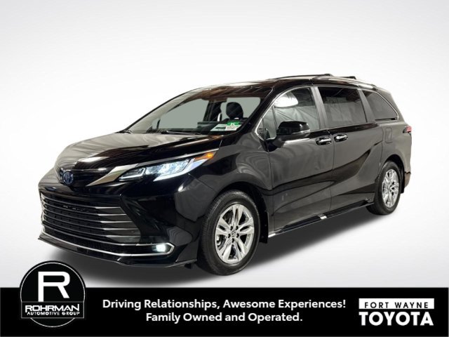 Used 2025 Toyota Sienna Limited AWD/4WD image 1