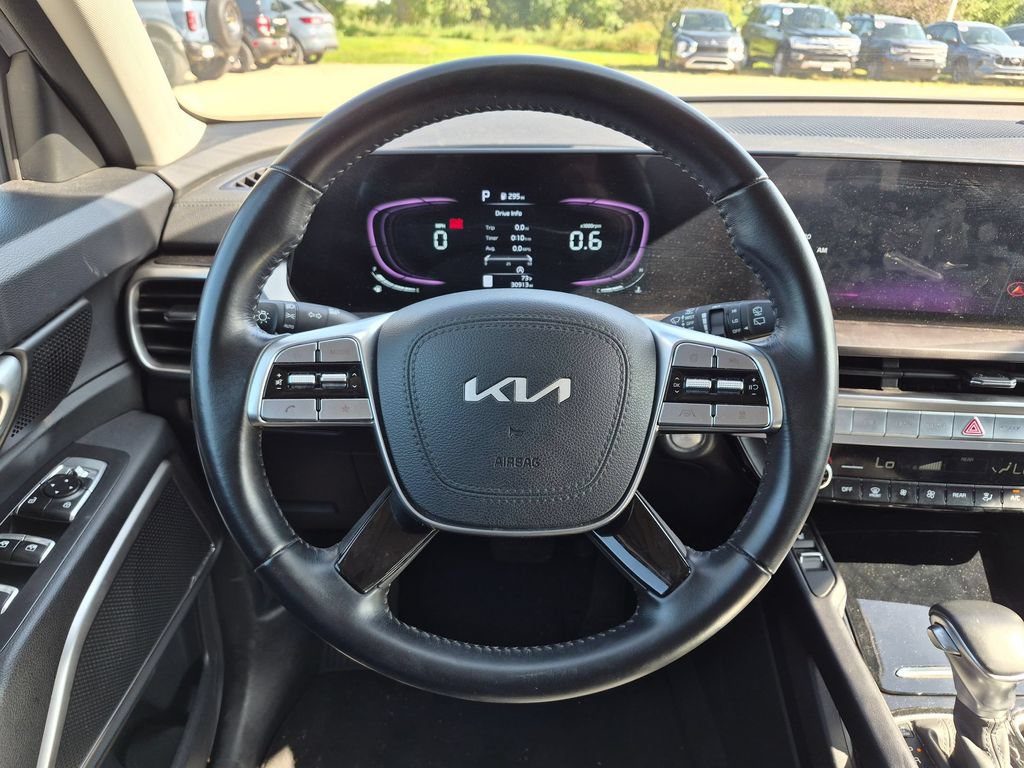 Used 2025 Kia Telluride S AWD/4WD image 16