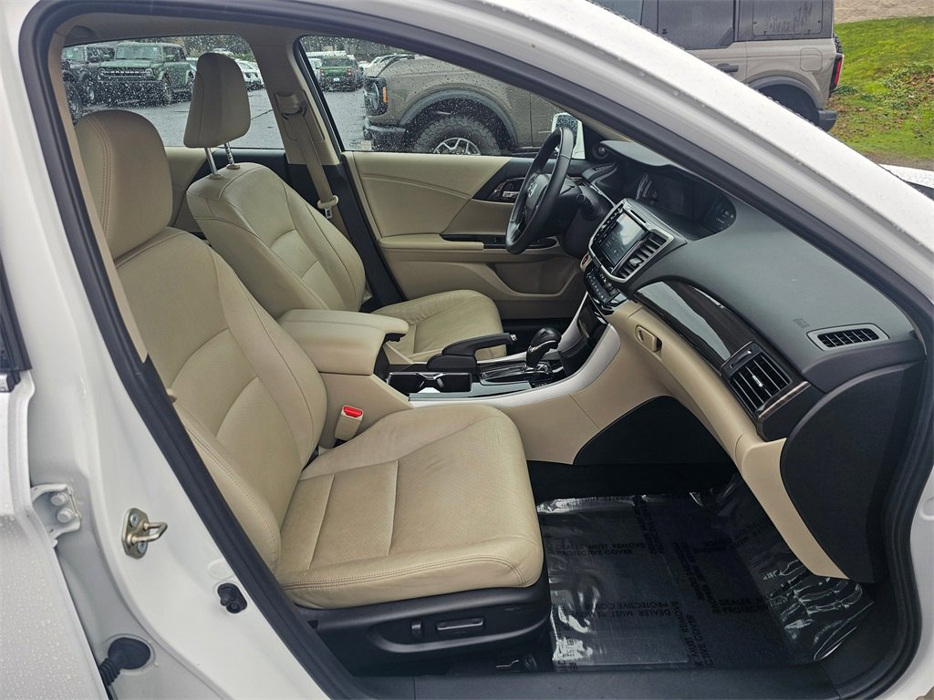 Used 2016 Honda Accord Touring image 10
