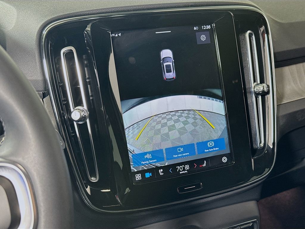 Used 2023 Volvo XC40 B5 Core w/ Convenience Package image 14