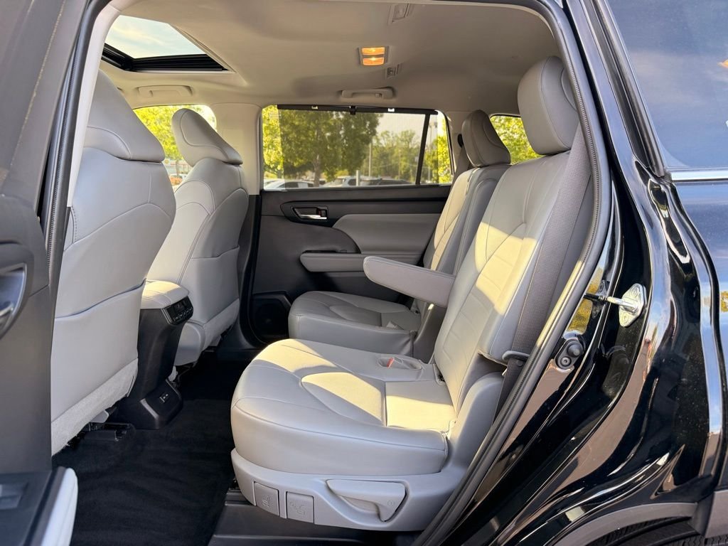 Used 2022 Toyota Highlander XLE image 17