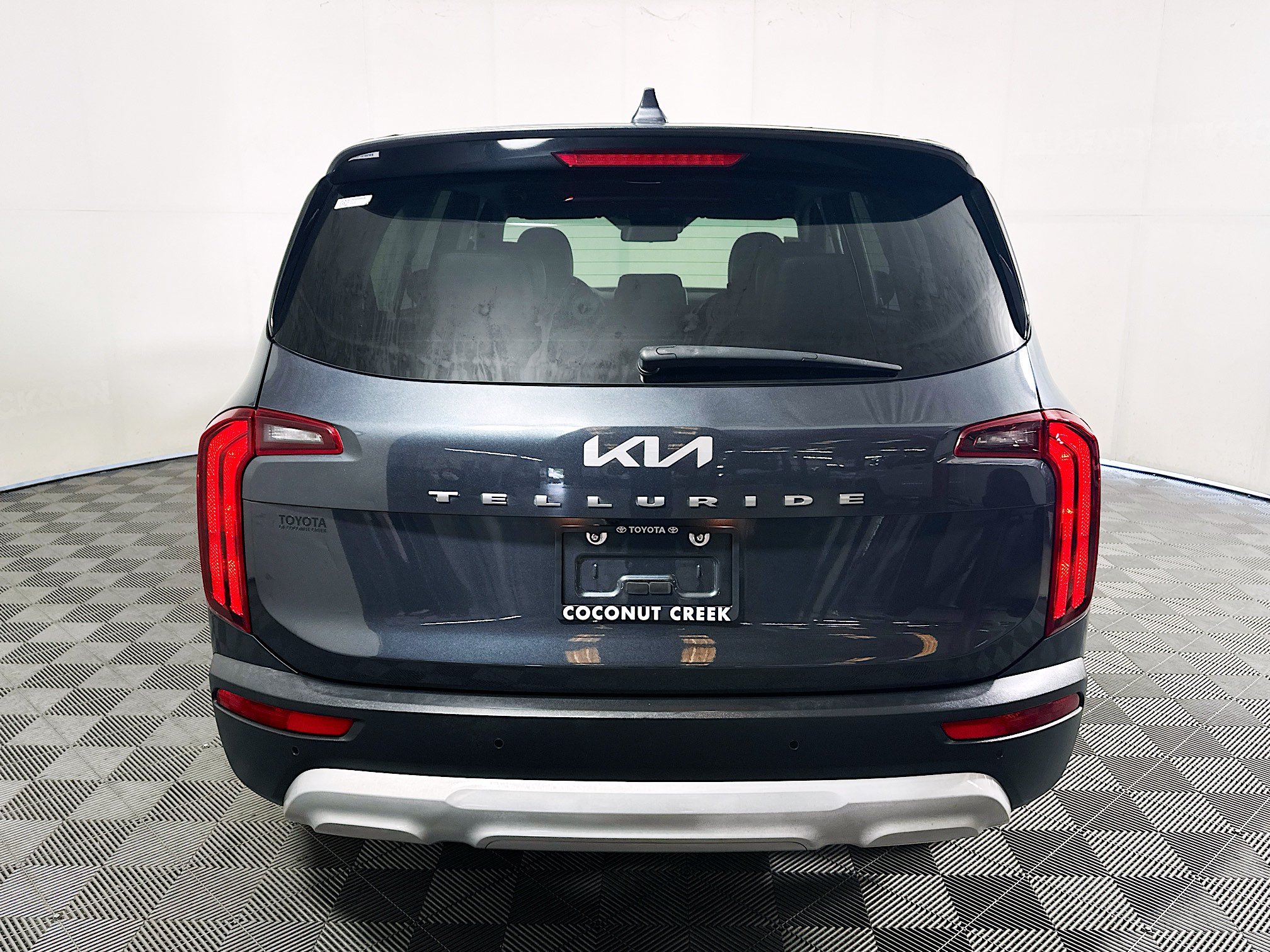Used 2022 Kia Telluride LX FWD image 4