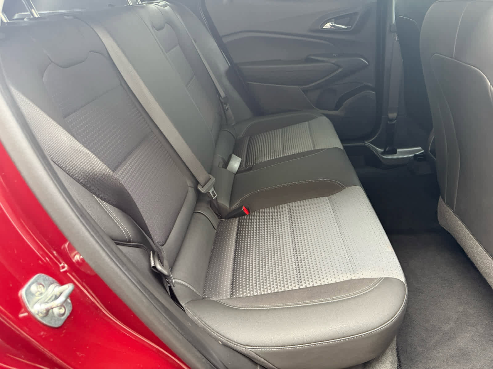 Used 2025 Chevrolet Trax LT w/ LT Convenience Package image 7