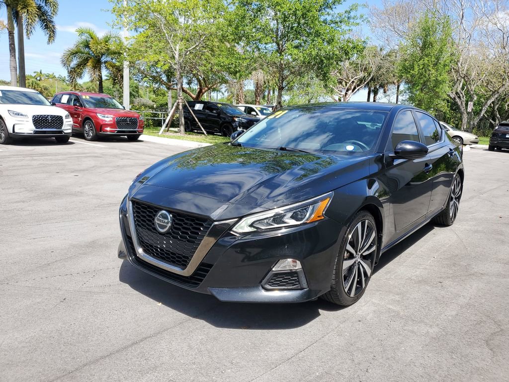 Used 2021 Nissan Altima 2.5 SR w/ SR Premium Package FWD image 2