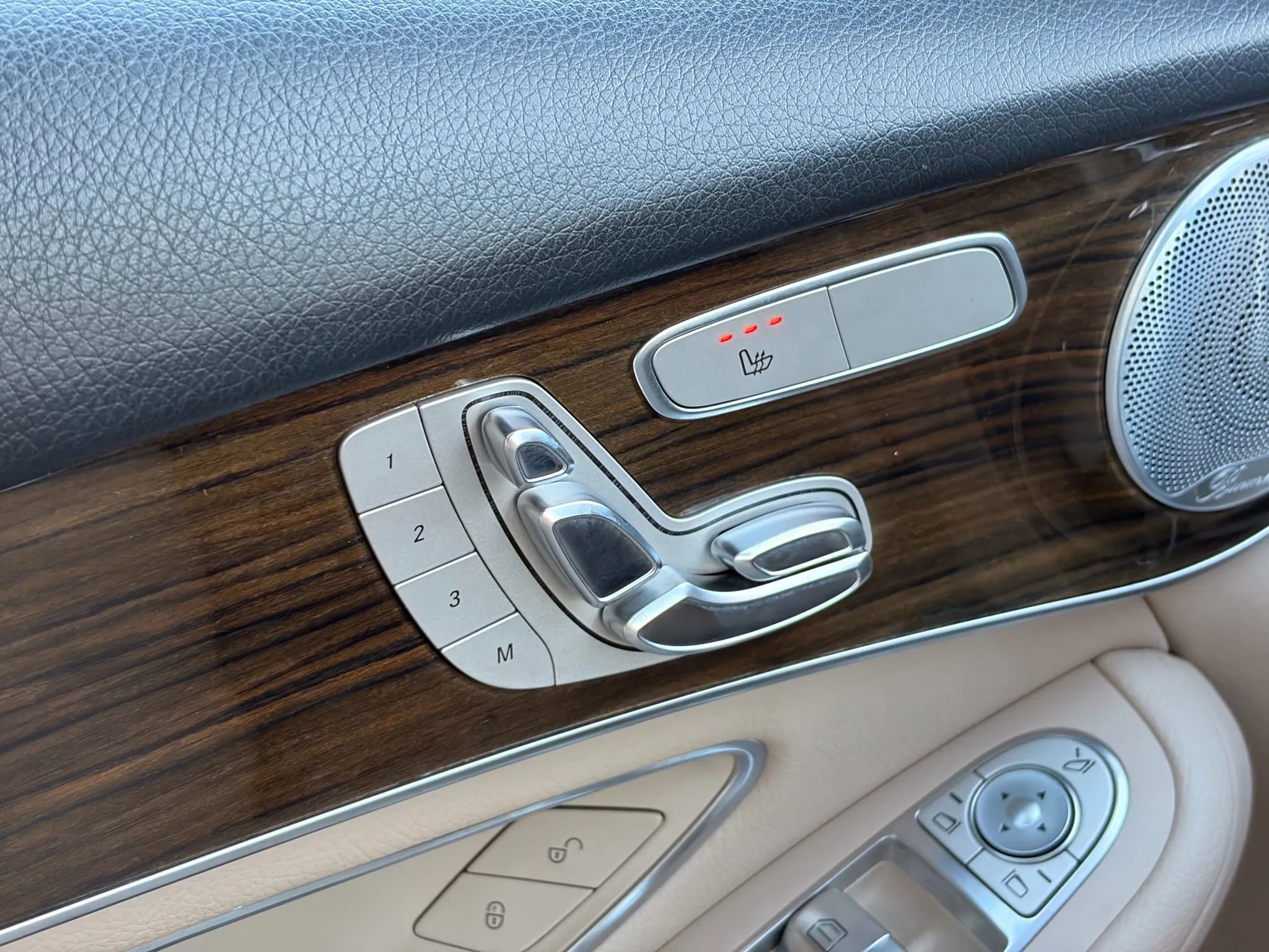 Used 2019 Mercedes-Benz GLC 300 4MATIC image 23