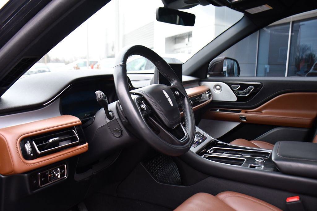 Used 2023 Lincoln Aviator Reserve w/ Equipment Group 201A AWD/4WD image 11