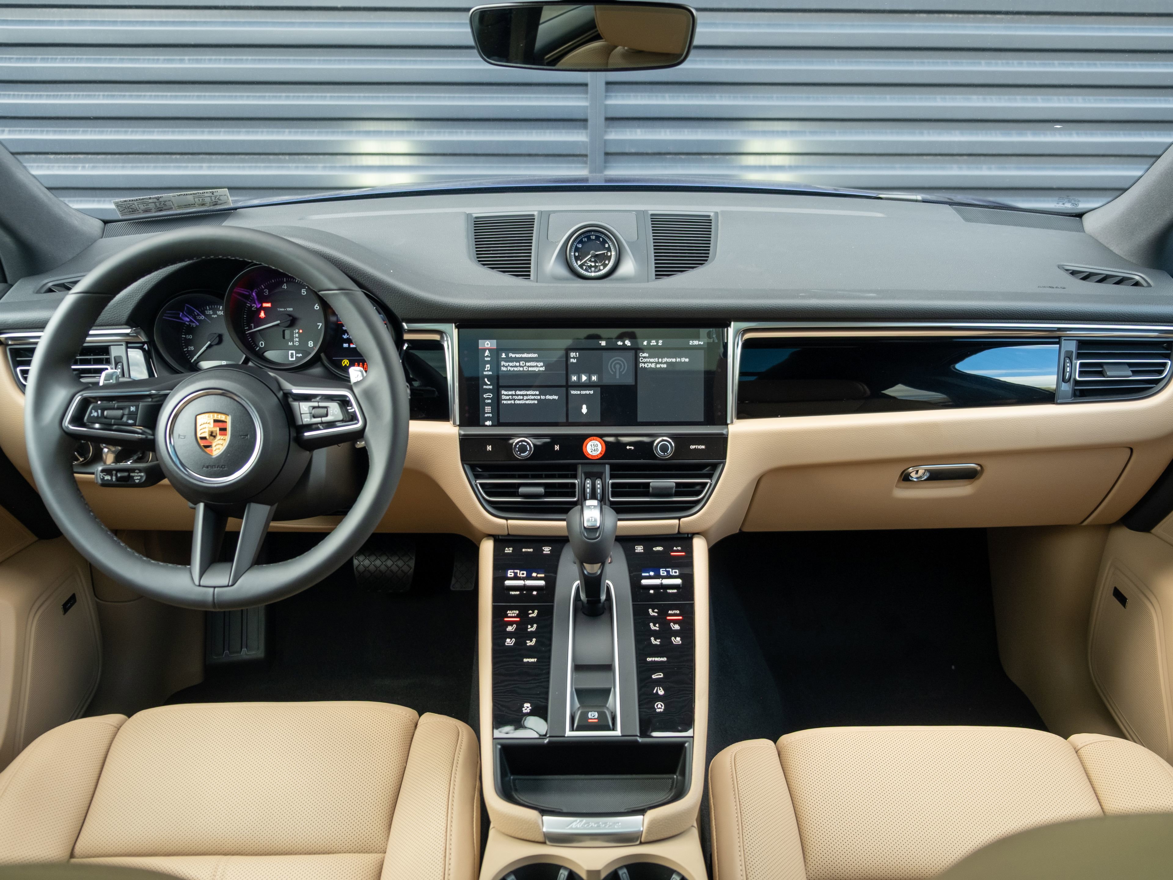 Certified 2026 Porsche Macan AWD/4WD image 18