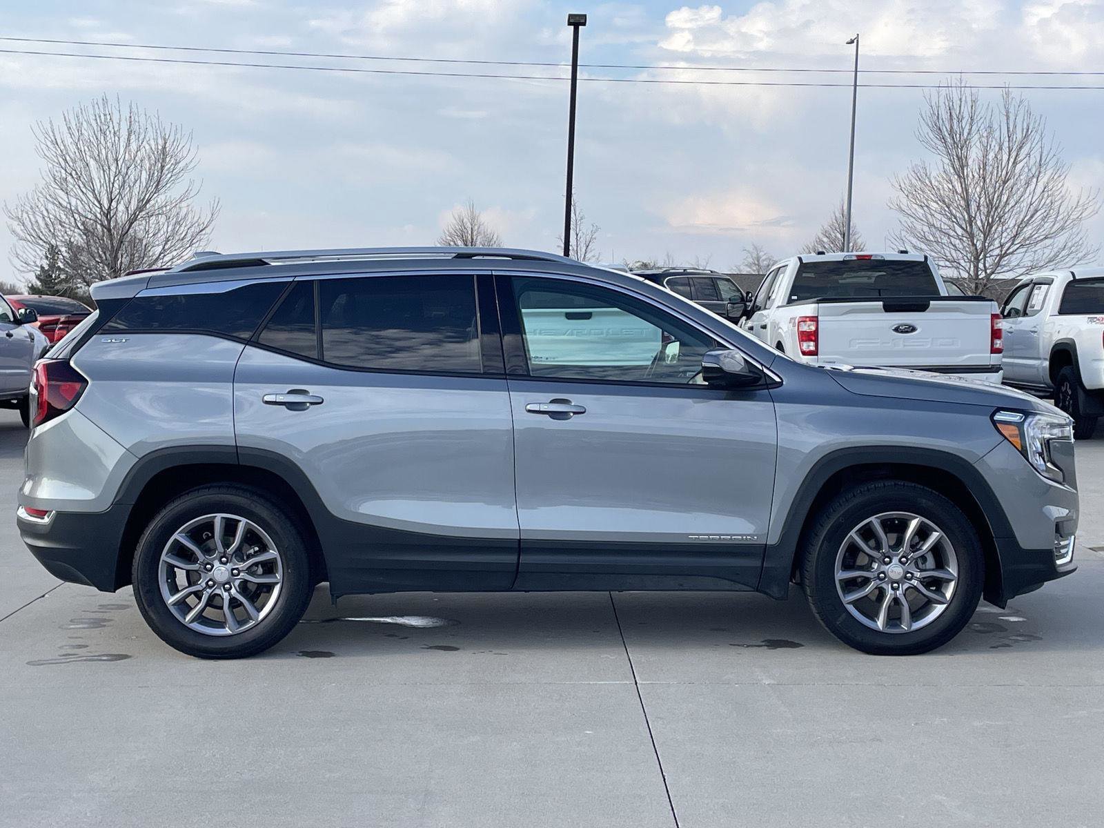 Used 2023 GMC Terrain SLT image 6