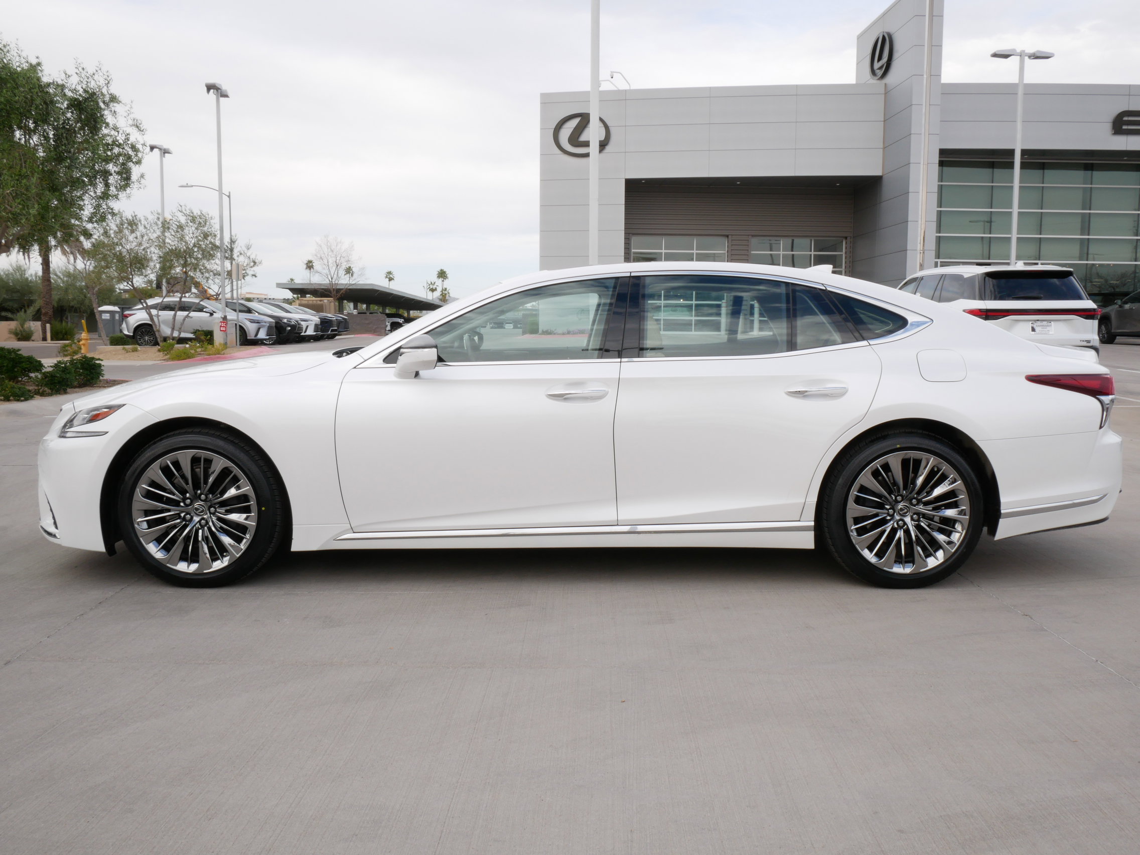 Used 2019 Lexus LS 500 AWD image 3